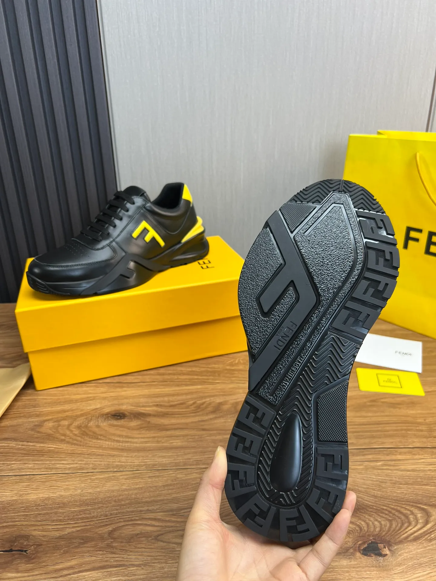 Men's shoes 💰520💰 Fendi [Fendi] hot style is on the market 🔥Fashionable casual men's shoes 🔱 Made of original cowhide + breathable mesh lining + sheepskin feet, perfect shape, top quality, you deserve it 🔜Original outsole, ultra-light, non-slip and wear-resistant 👣 Standard size 38-44 (customized in 45)